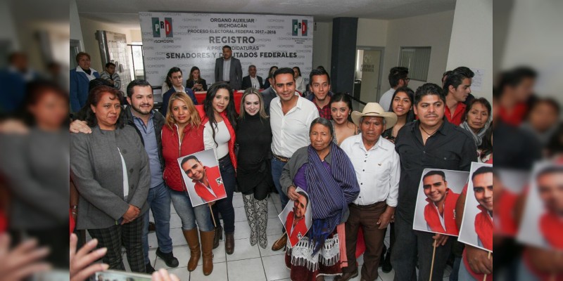 Se registra Arsenio Hernández como aspirante a diputado por el Distrito XI Pátzcuaro 