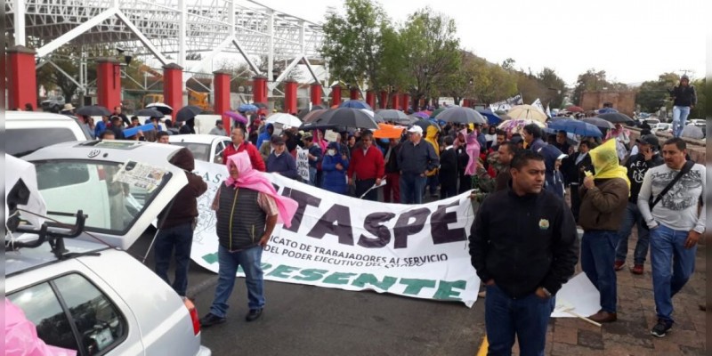 Inicia marcha de sindicatos educativos al centro histórico de Morelia 