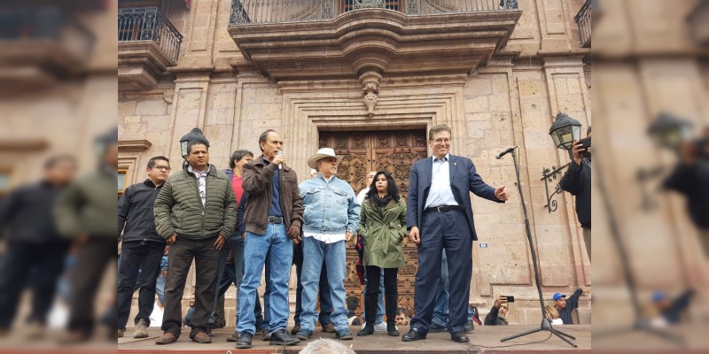 Mega marcha de sindicatos llega al centro histórico 