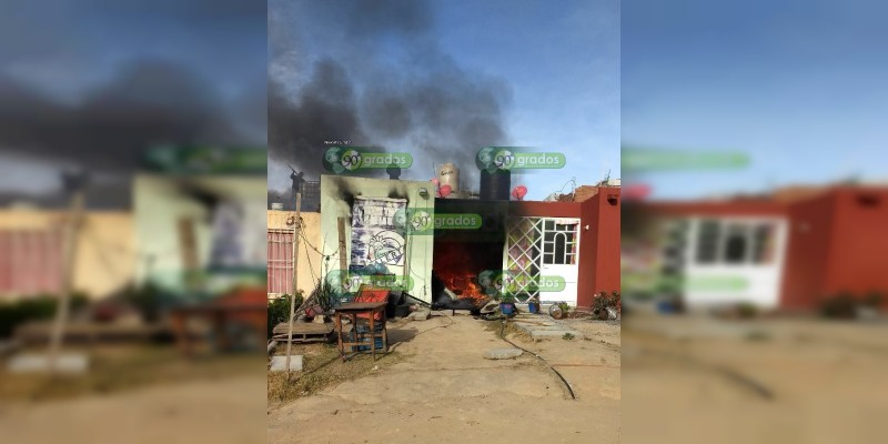 Atiende Asociación de Bomberos del Estado de Michoacán incendió con pérdidas totales en Tarímbaro  - Foto 0 