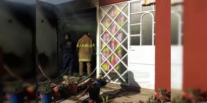Atiende Asociación de Bomberos del Estado de Michoacán incendió con pérdidas totales en Tarímbaro  - Foto 1 