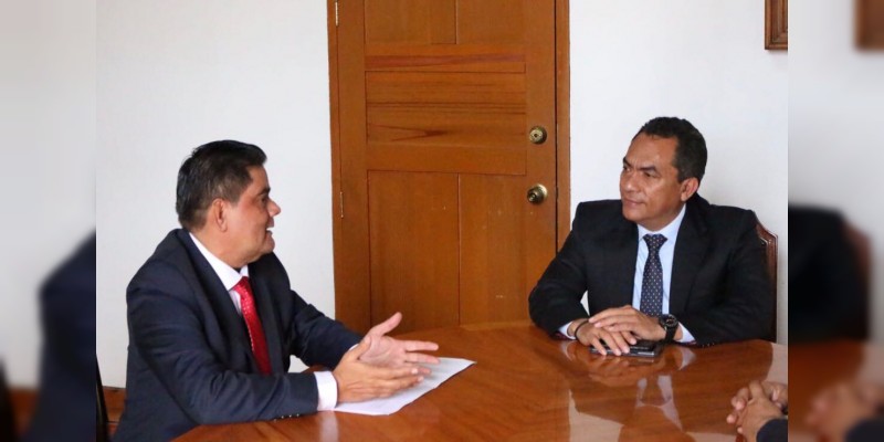Recibe Adrián López a nuevo delegado de Segob en Michoacán  