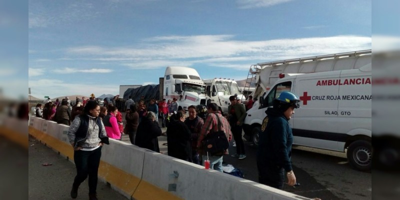 Accidente vehicular deja 25 heridos sobre la Silao - San Felipe, en Guanajuato 