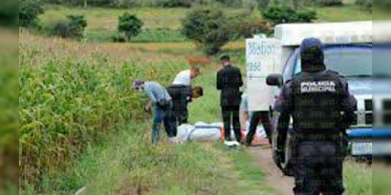 Cadáver es hallado en brecha en Cuto de la Esperanza, Morelia 