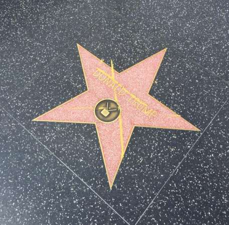 Vandalizan estrella de Donald Trump en el Paseo de la Fama de Hollywood 