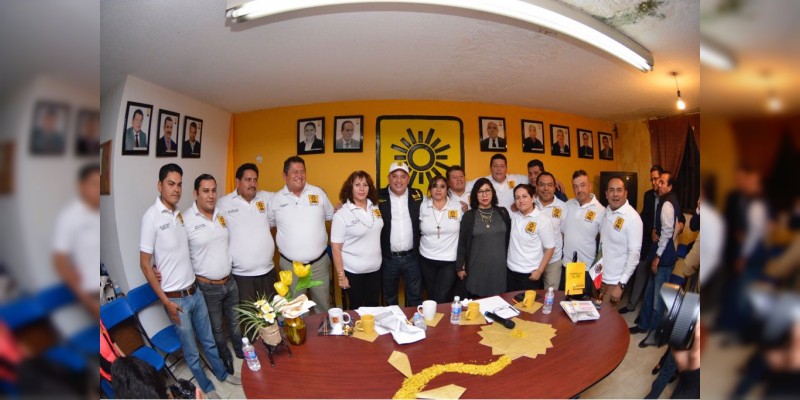 Carlos Quintana se registra como precandidato del PRD a la Presidencia Municipal de Morelia 