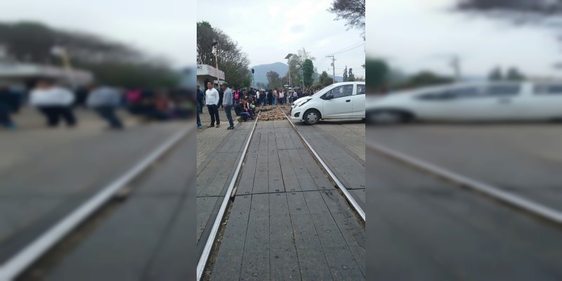 CNTE se concentra en las vías férreas de Pátzcuaro 