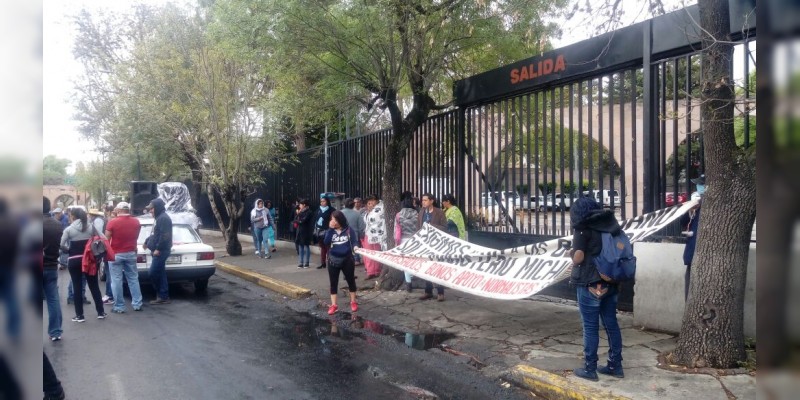 Marcha de la CNTE arriba a la Secretaría de Finanzas 