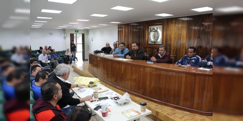 Cumple UMSNH con la entrega de calzado para sindicalizados del SUEUM 
