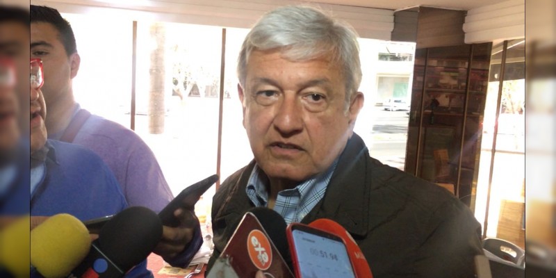 AMLO sostuvo reunión privada con promotores y defensores del voto en Morelia, dijo ”no puedo hablar“ 