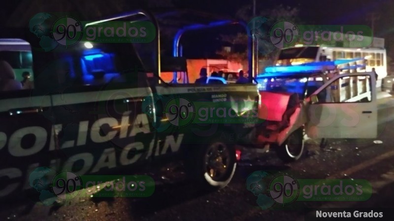 Por alcance choca con patrulla en Lázaro Cárdenas, Michoacán, hay 4 heridos - Foto 0 