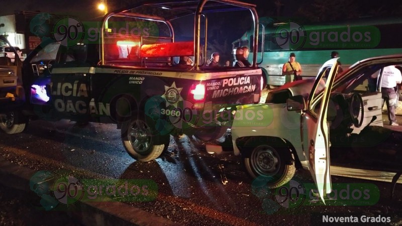 Por alcance choca con patrulla en Lázaro Cárdenas, Michoacán, hay 4 heridos - Foto 1 