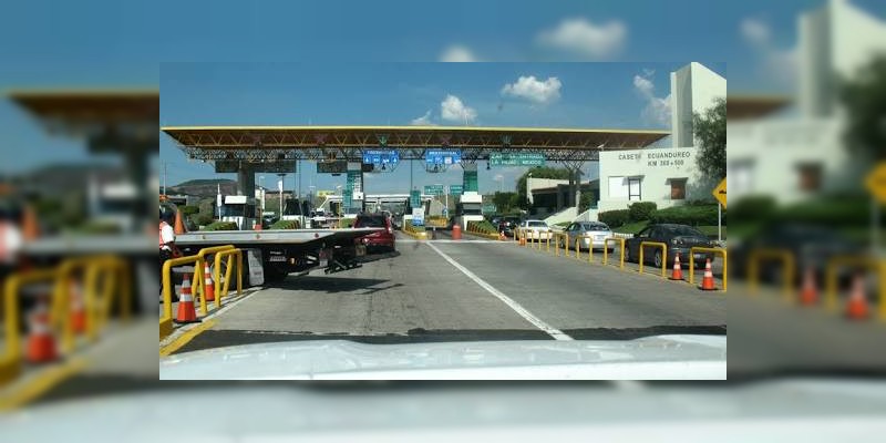 CNTE toma caseta de cobro en Ecuandureo 