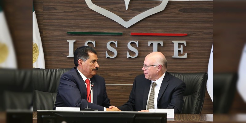 Toma protesta Florentino Castrocomo director general del ISSSTE 