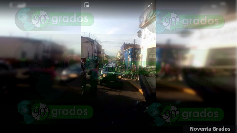 Vuelca auto en pleno Centro Histórico de Morelia, Michoacán - Foto 1 