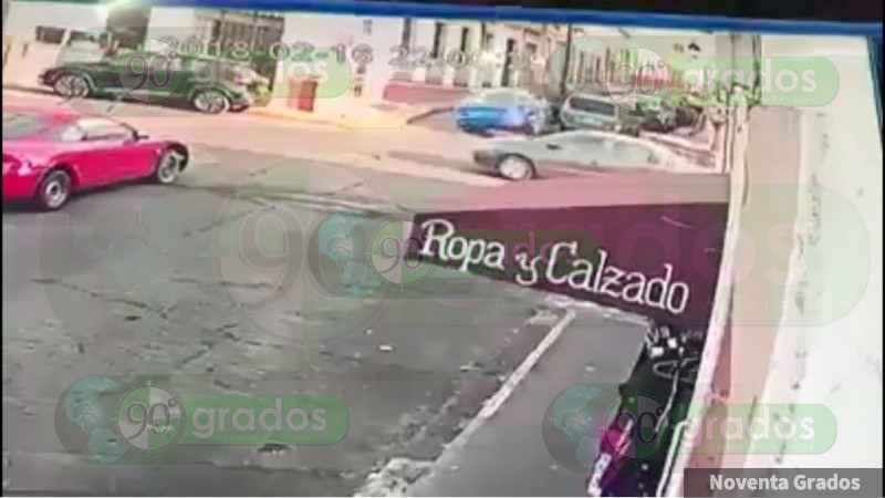 Conductor de Jetta accidentado en el Centro de Morelia, Michoacan, volcó solo - Foto 0 