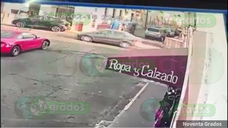 Conductor de Jetta accidentado en el Centro de Morelia, Michoacan, volcó solo - Foto 1 