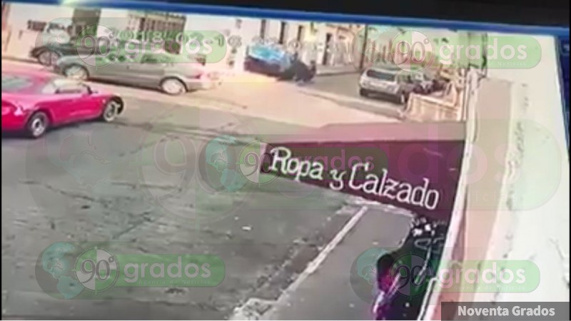 Conductor de Jetta accidentado en el Centro de Morelia, Michoacan, volcó solo - Foto 2 