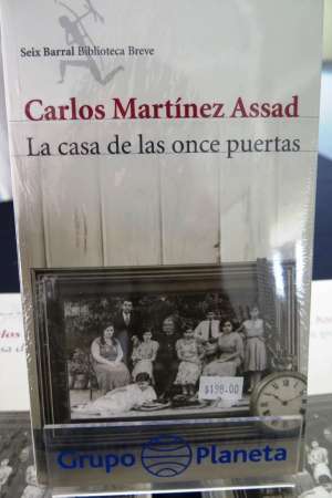 Adentrarse en el desastre de la guerra y viacrucis del inmigrante, propone Martínez Assad  