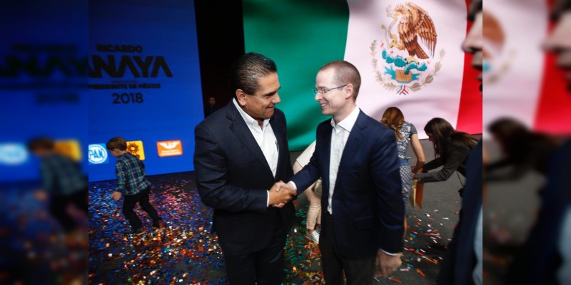 Asiste Silvano Aureoles a toma de protesta del candidato presidencial de Por México al Frente 