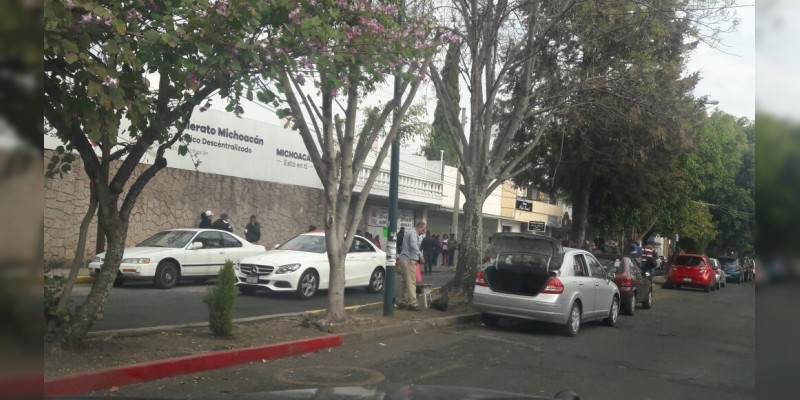 Trabajadores toman las instalaciones del Telebachillerato Michoacán 