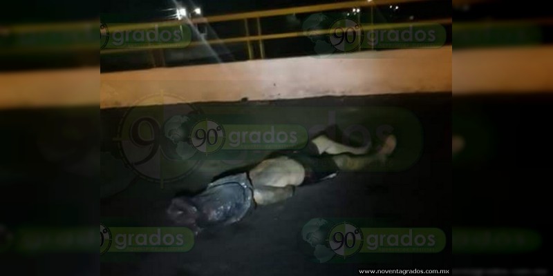 Identifican cadáver abandonado sobre la Apatzingán - Cuatro Caminos 