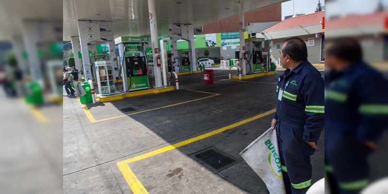 Por los altos costos, consumo de gasolina disminuye 20% en México 