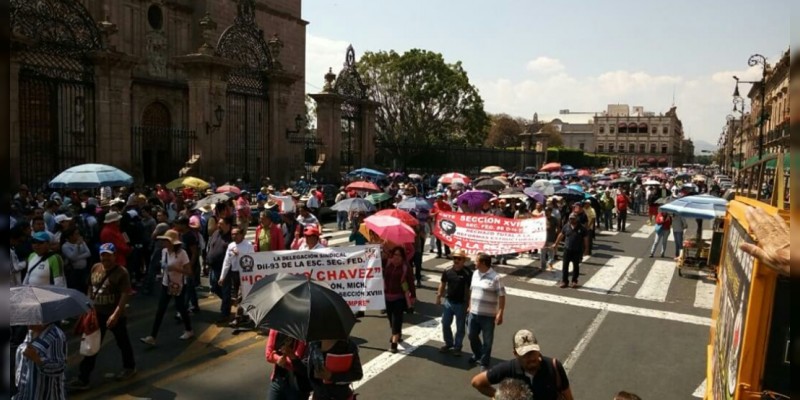 Megamarcha de la CNTE arriba al centro de Morelia 