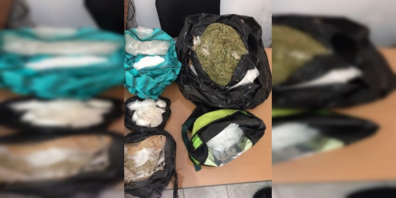 Aseguran mochila con más de 100 dosis de drogas en Celaya, Guanajuato 