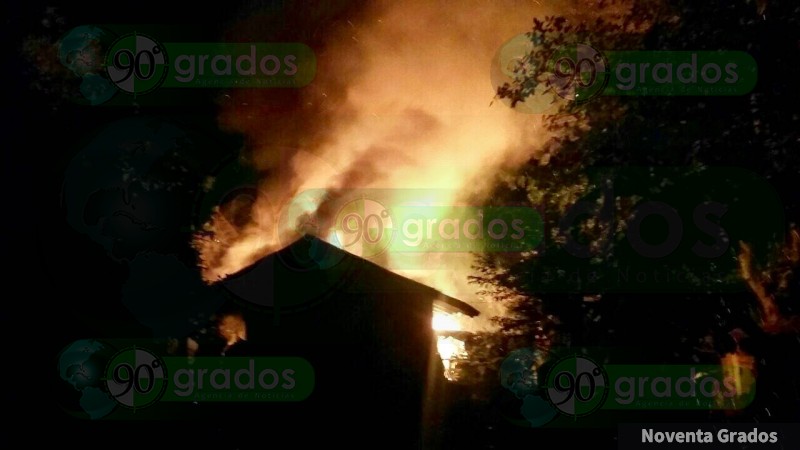 Se incendia casa en Ziracuaretiro, Michoacán - Foto 0 