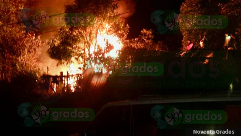 Se incendia casa en Ziracuaretiro, Michoacán - Foto 4 