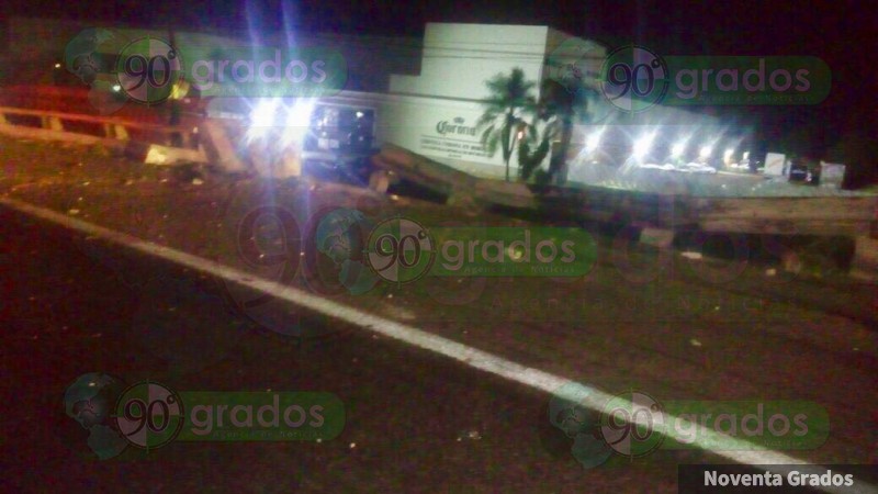 “Ebrio” conductor salva la vida tras chocar con un tráiler en Tarímbaro, Michoacán - Foto 2 
