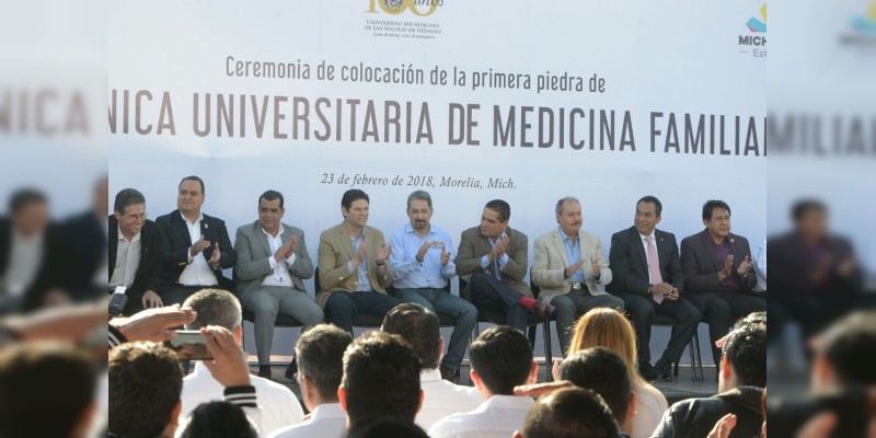 Alcalde Alfonso Martínez estrecha lazos con el sector salud 