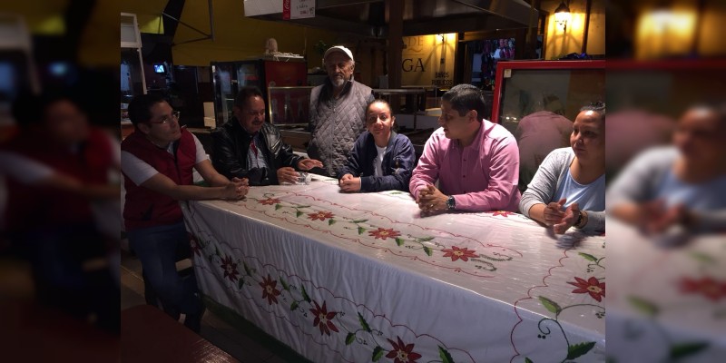 Los servidores públicos deben de convivir con la ciudadania: locatarios de Uruapan  