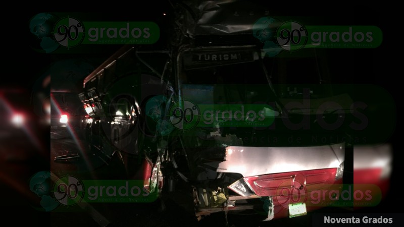 Choque deja 14 heridos en Salvador Escalante, Michoacán - Foto 2 
