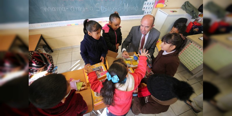 25,973 útiles escolares entregados por la SEE de Michoacán - Foto 3 