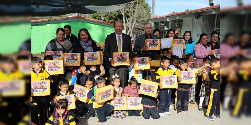 25,973 útiles escolares entregados por la SEE de Michoacán - Foto 4 