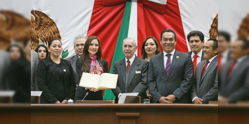 Encabeza Adrián López a Sesión del Centenario de la Constitución de Michoacán  