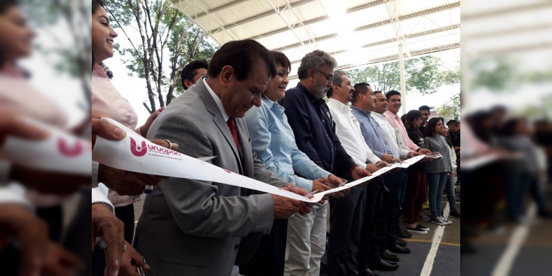 Con una inversión de tres millones de pesos entregan dos obras en Uruapan  