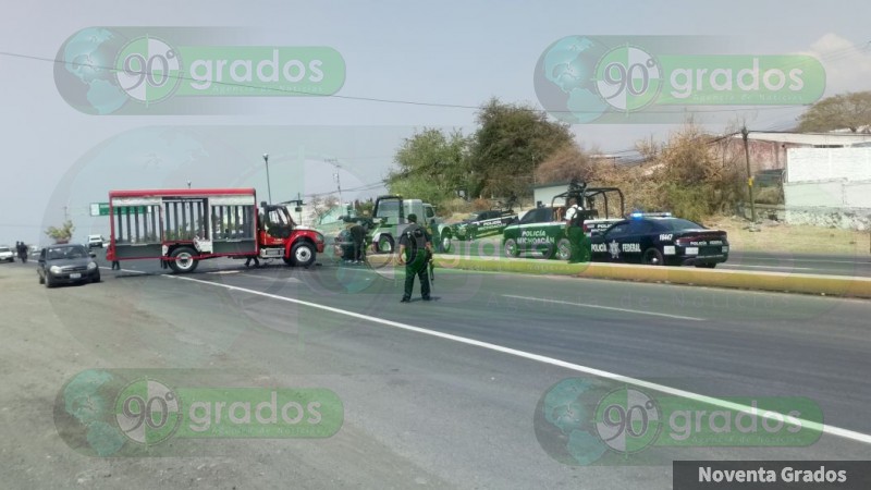 Se registran bloqueos y quema de vehículos en Tierra Caliente del estado de Michoacán - Foto 4 
