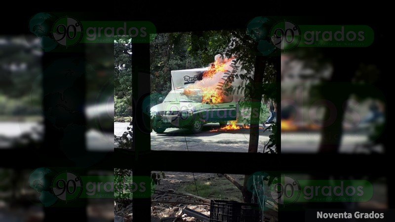 Se registran bloqueos y quema de vehículos en Tierra Caliente del estado de Michoacán - Foto 6 