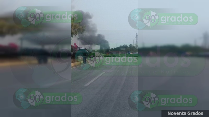 Se registran bloqueos y quema de vehículos en Tierra Caliente del estado de Michoacán - Foto 7 