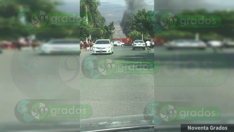 Se registran bloqueos y quema de vehículos en Tierra Caliente del estado de Michoacán - Foto 8 