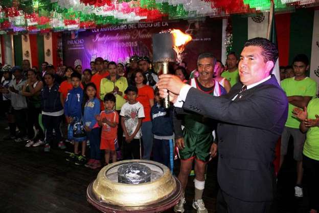 Transmitir valores cívicos a nuevas generaciones: Alcalde de Uruapan - Foto 3 