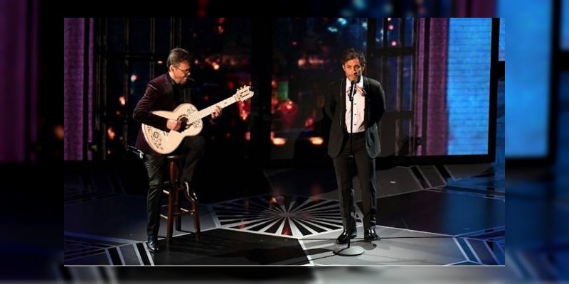 Critican a Gael García por su pésima interpretación de la canción de Coco  