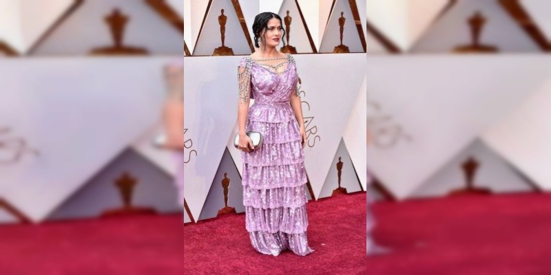 Se burlan de Salma Hayek por su vestido en los Premios Oscar  