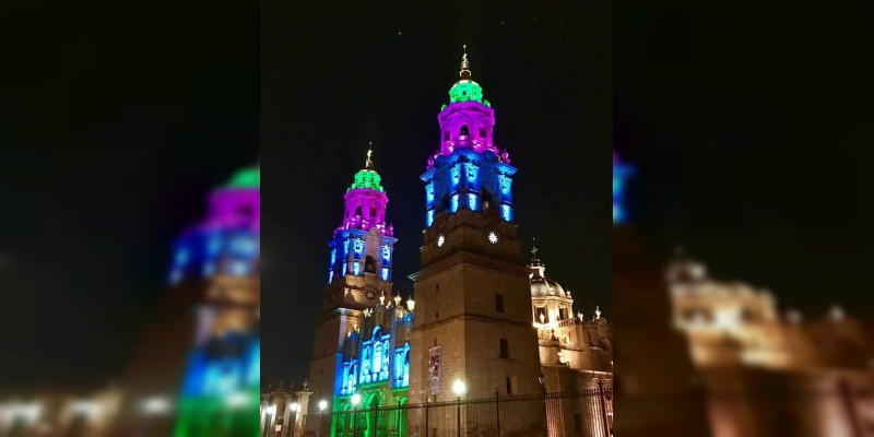Catedral de Morelia se ilumina para celebrar el triunfo de Coco en los Oscar  