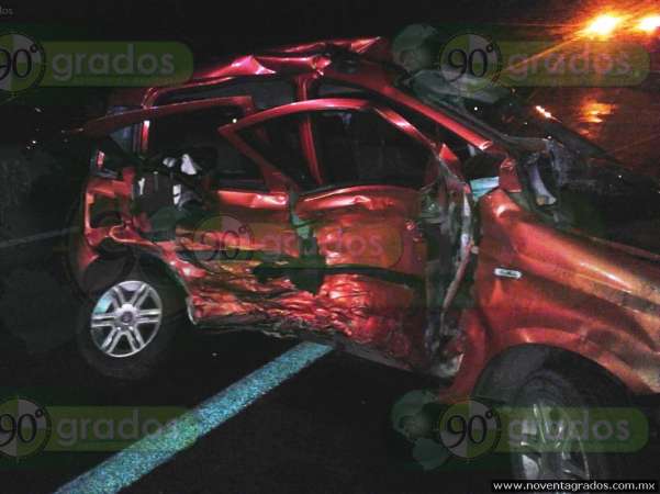 Un muerto y cuatro heridos, saldo de accidente vial en Ecuandureo, Michoacán - Foto 0 