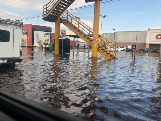 Se inunda Calzada La Huerta en Morelia