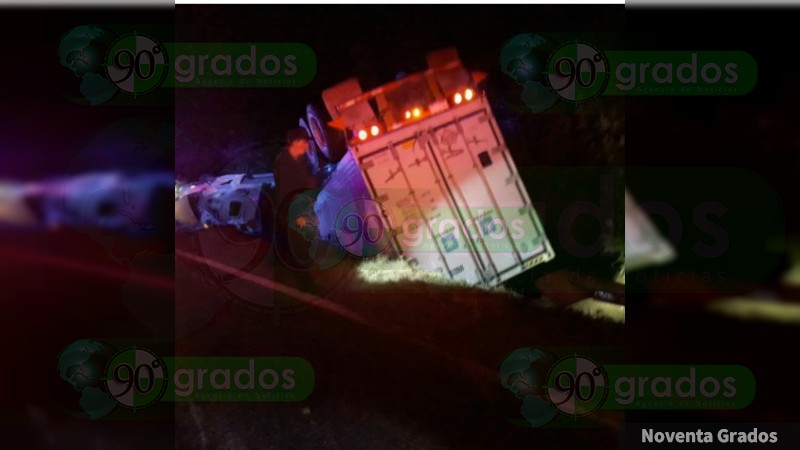 Vuelca tráiler en Paracho, Michoacán, hay tres heridos 